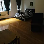 Stylish Montreal Apartment: Comfortable Stay In The Golden Square Mile