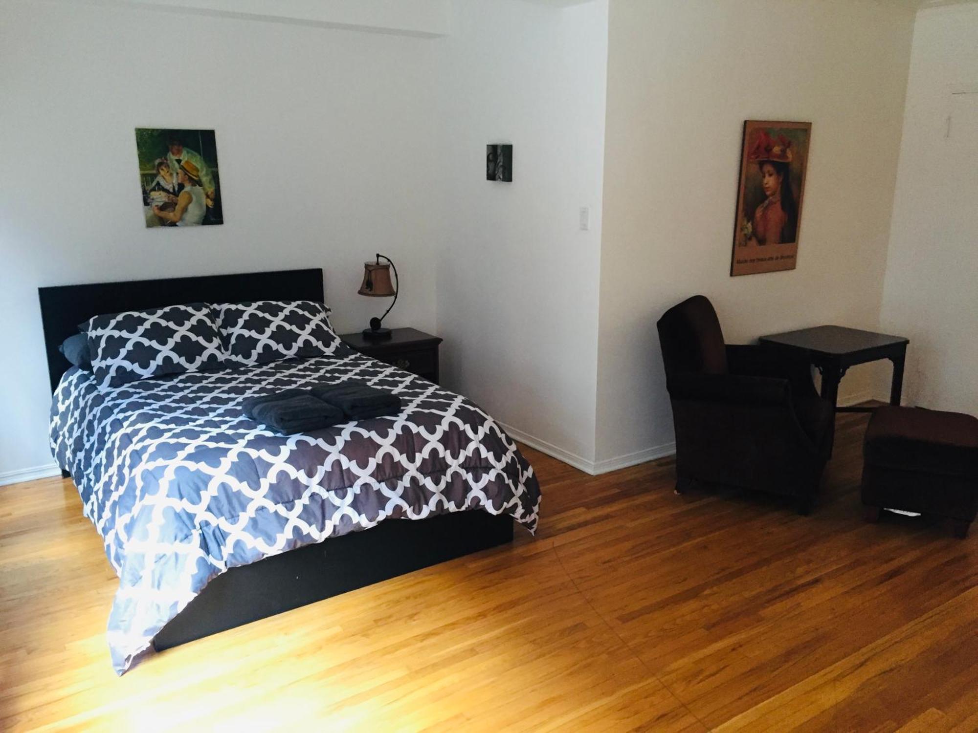 Stylish Apartment: Comfortable In The Golden Square Mile *