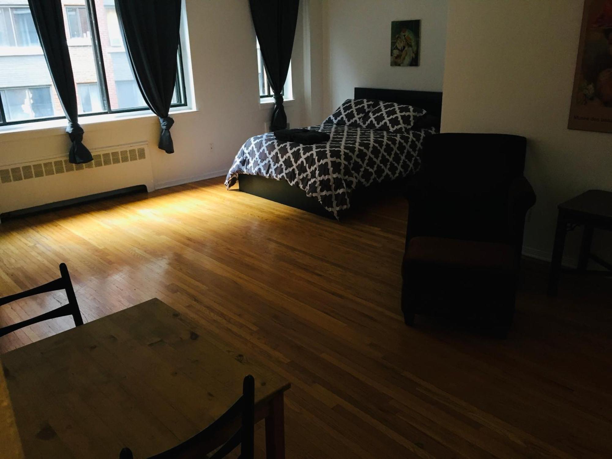 Apartment Stylish Apartment: Comfortable In The Golden Square Mile