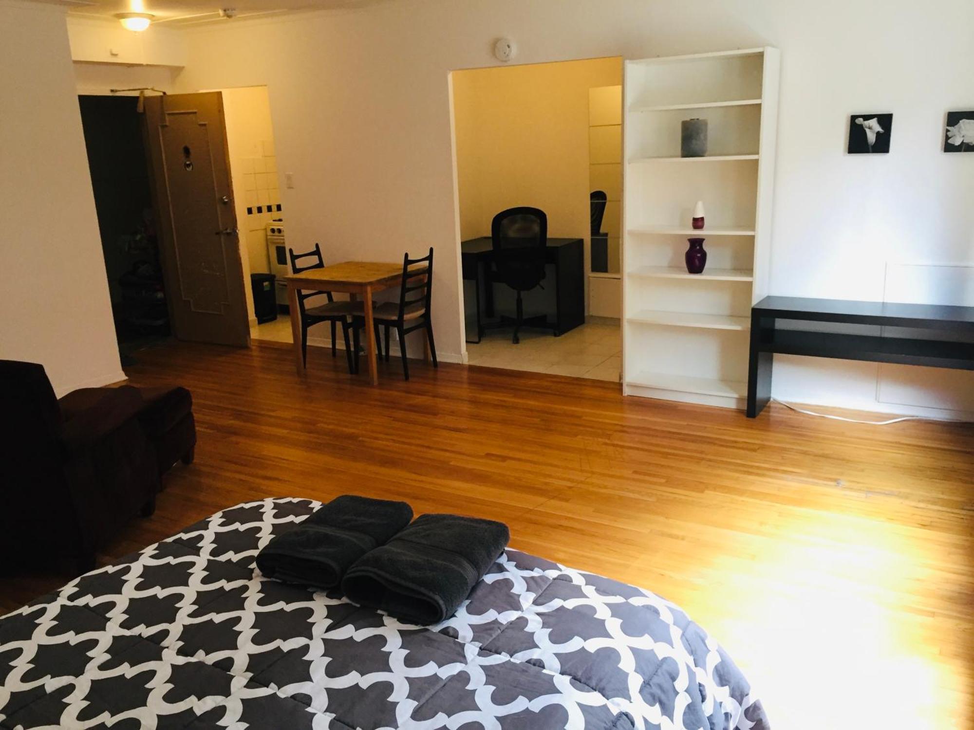 Apartment Stylish Apartment: Comfortable In The Golden Square Mile *