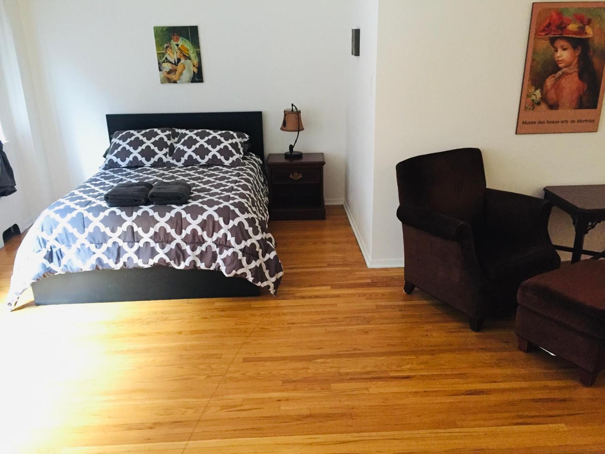 Apartment Stylish Apartment: Comfortable In The Golden Square Mile Montreal