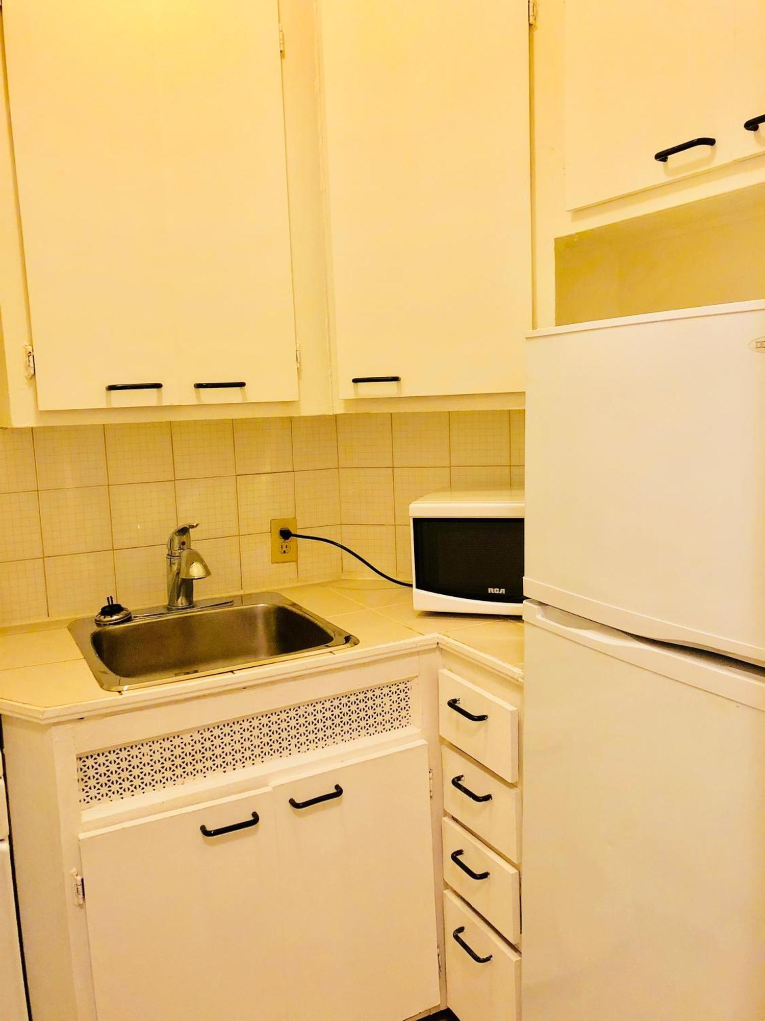 Stylish Apartment: Comfortable In The Golden Square Mile Apartment