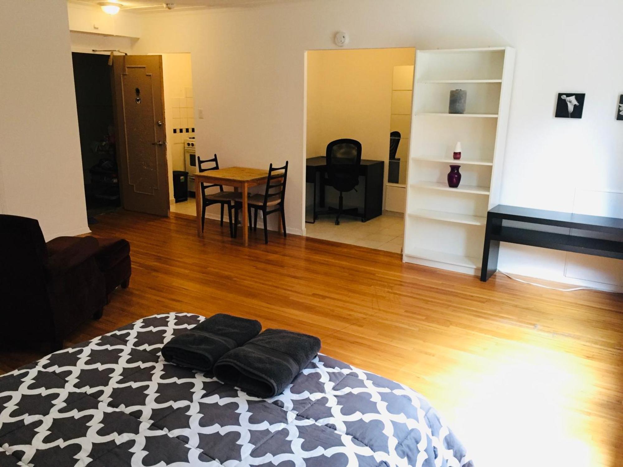 Apartment Stylish Apartment: Comfortable In The Golden Square Mile Montreal